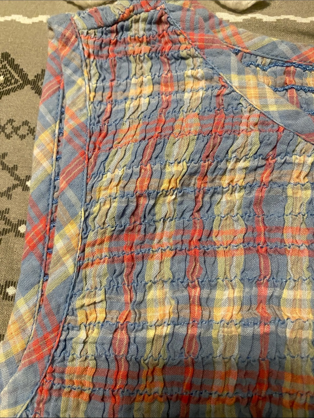 Liz Claiborne Crazy Horse Multicolor Plaid Smocked Top - Picture 3 of 4